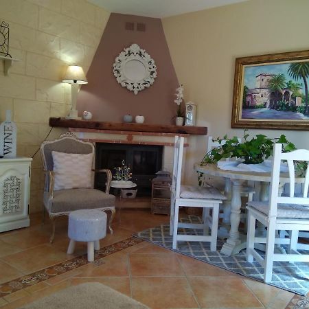 Laurel De La Reina Bed & Breakfast - Boutique La Zubia  Bagian luar foto