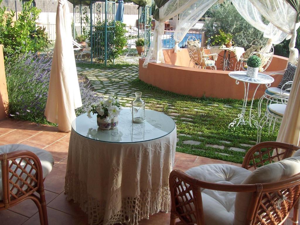 Laurel De La Reina Bed & Breakfast - Boutique La Zubia  Bagian luar foto
