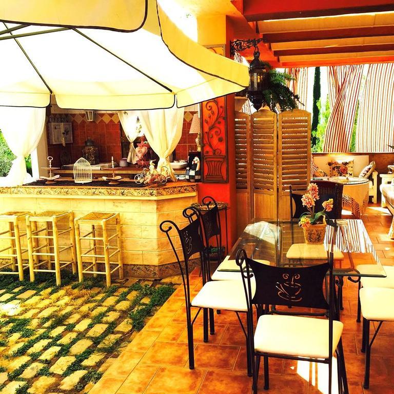Laurel De La Reina Bed & Breakfast - Boutique La Zubia  Bagian luar foto