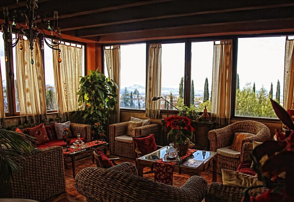 Laurel De La Reina Bed & Breakfast - Boutique La Zubia  Bagian luar foto