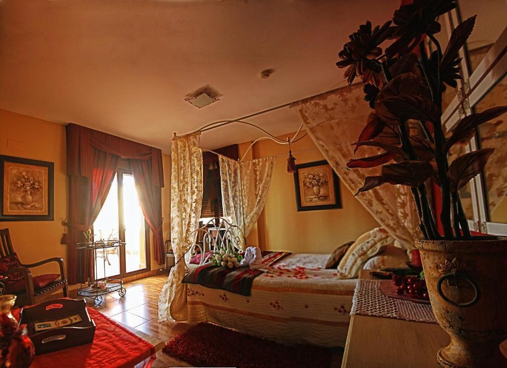 Laurel De La Reina Bed & Breakfast - Boutique La Zubia  Bagian luar foto