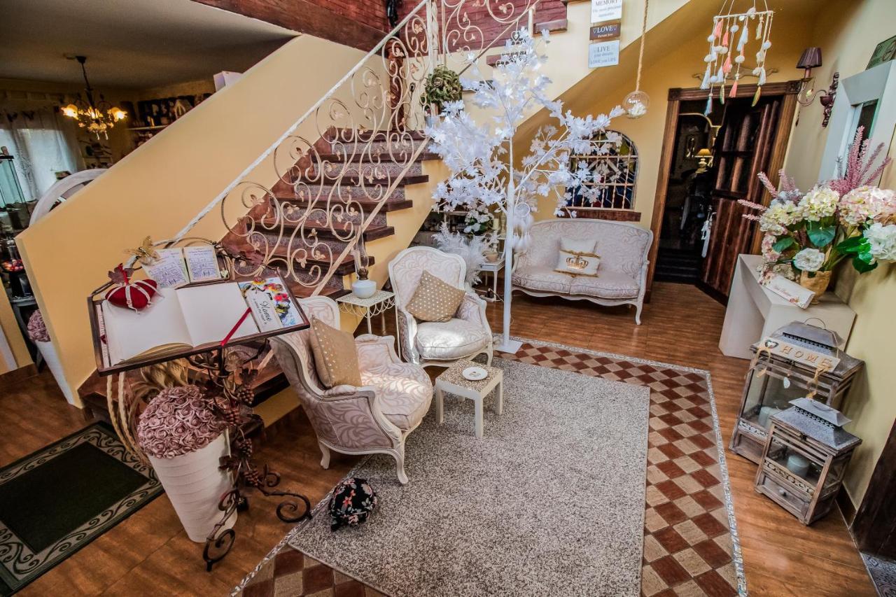 Laurel De La Reina Bed & Breakfast - Boutique La Zubia  Bagian luar foto