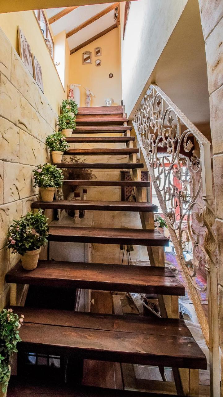 Laurel De La Reina Bed & Breakfast - Boutique La Zubia  Bagian luar foto